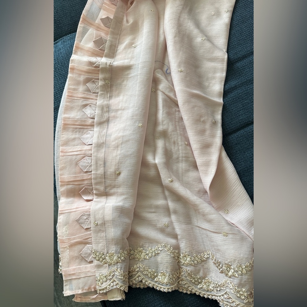 Elegant Pink Embroidered kurta suits, Pakistani/Indian wear - Picture 9 of 12